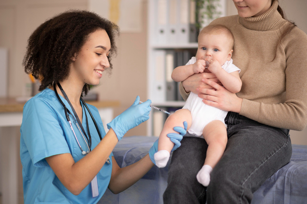 Mengenal Manfaat dan Efek Samping Vaksin Hib