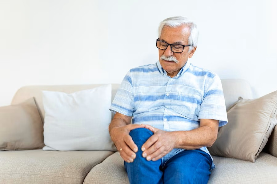 Mengapa Lansia Sering Kali Mudah Terjatuh?