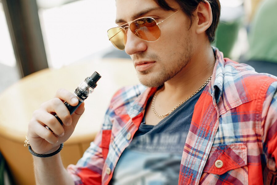 Apa itu Faringitis dan Kaitannya dengan Vaping